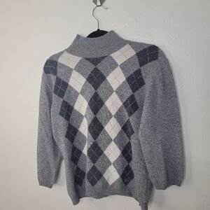 Burberry London warm gray, white and black argyle turtleneck - size Large